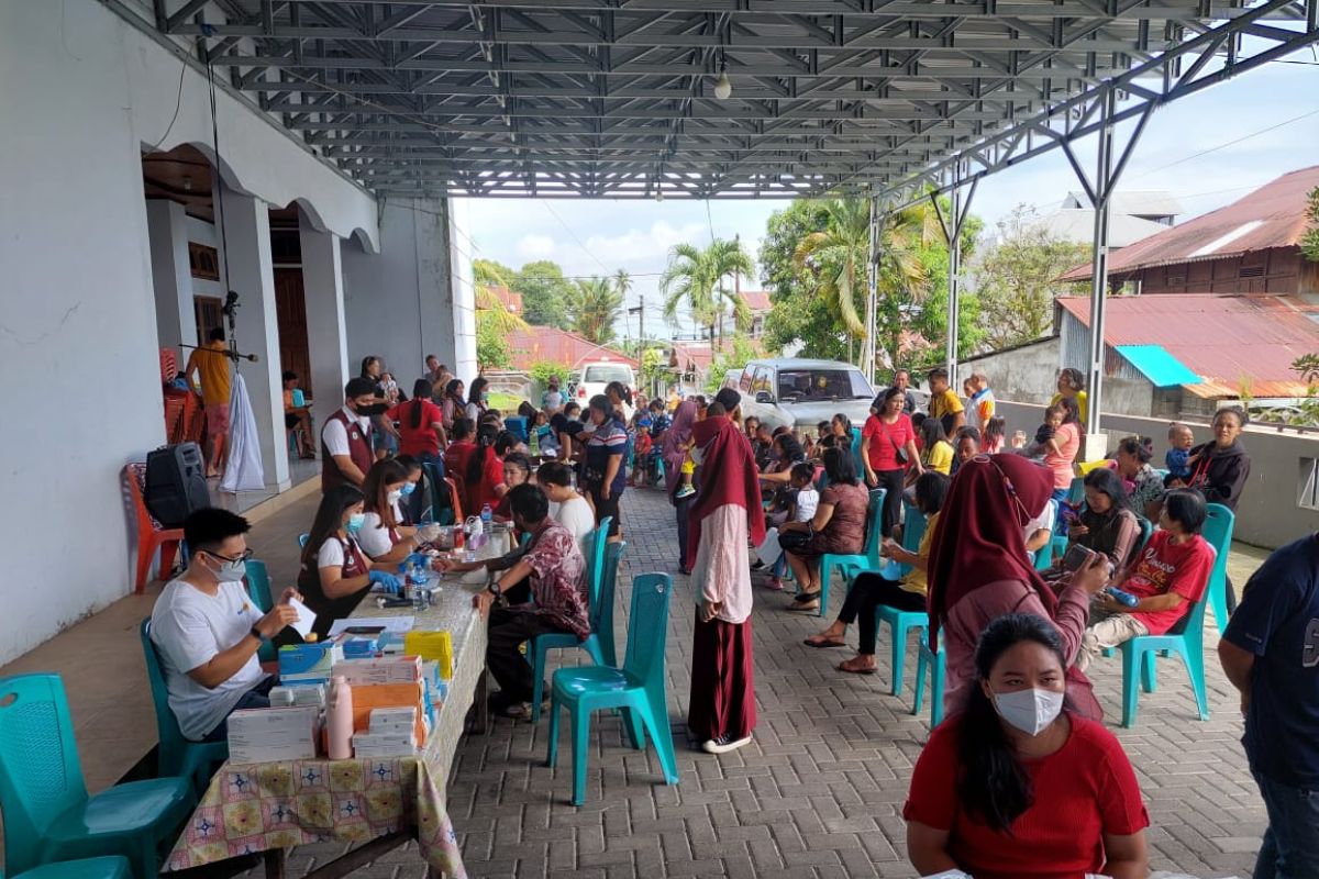 Alumni Dokter Gigi Unsrat gelar Baksos di Kalasey