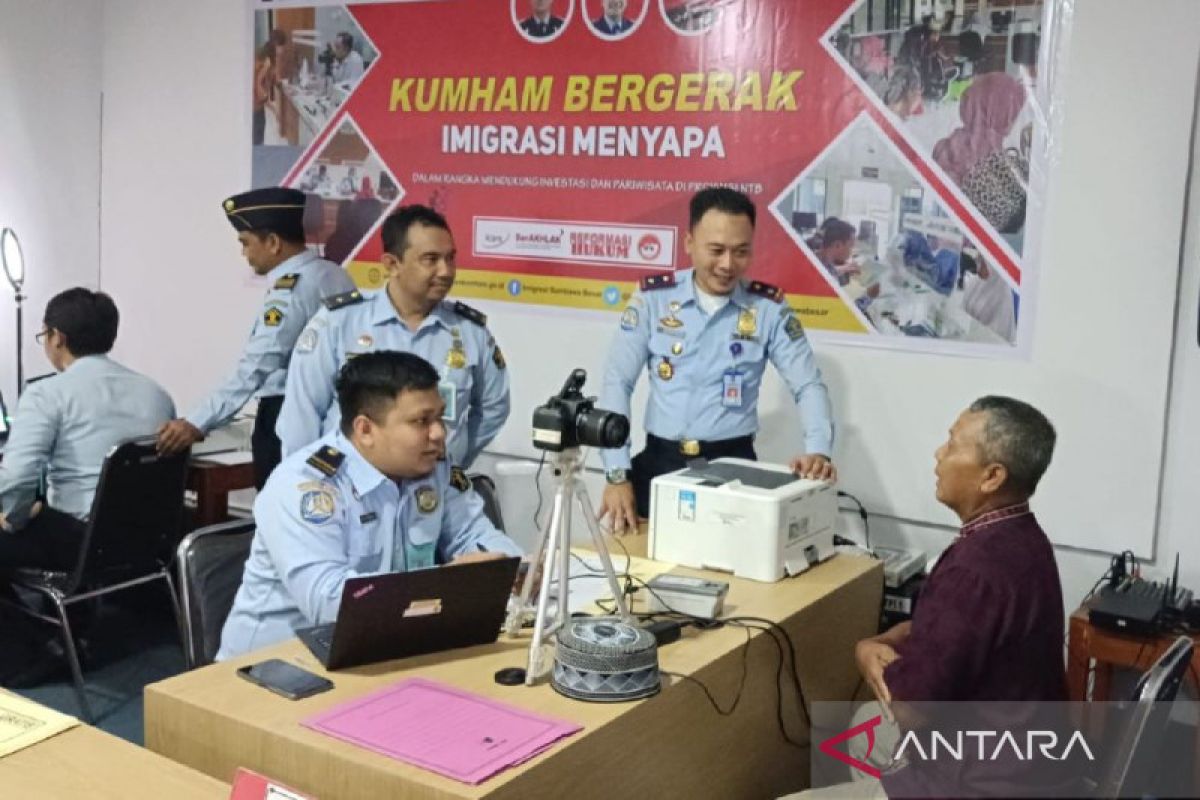 Warga Pulau Maringkik mendaftarkan hak cipta produk kain tenun