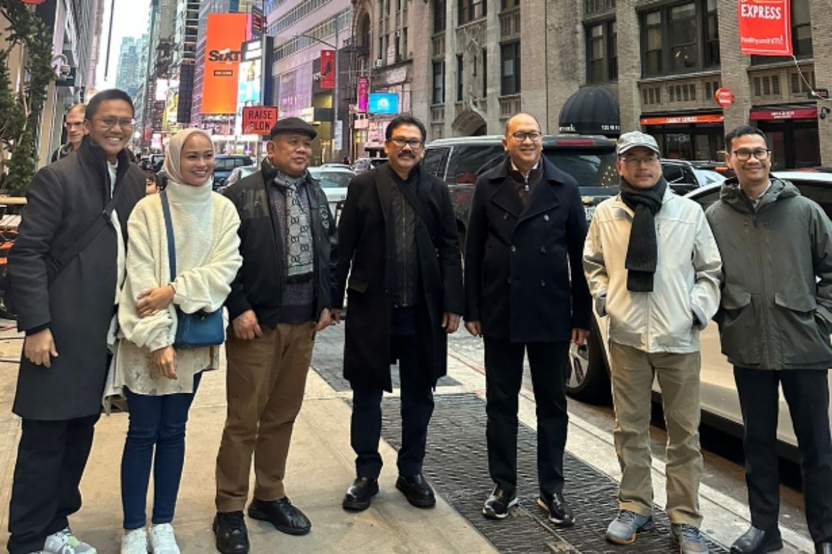 Catatan Ilham Bintang -Ngopi bareng Dubes Rosan di Kafe 'Bang Maman'New York