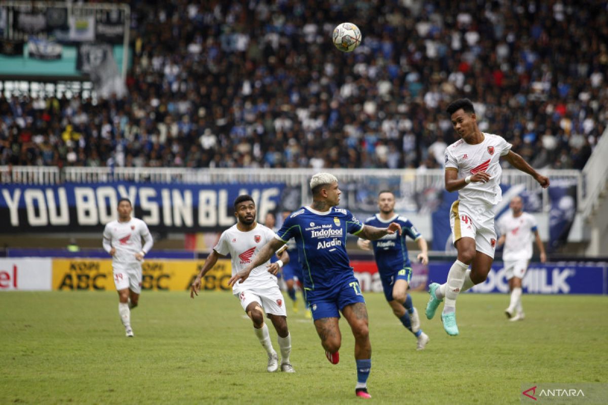 PSM Makassar hajar Persib Bandung 4-2