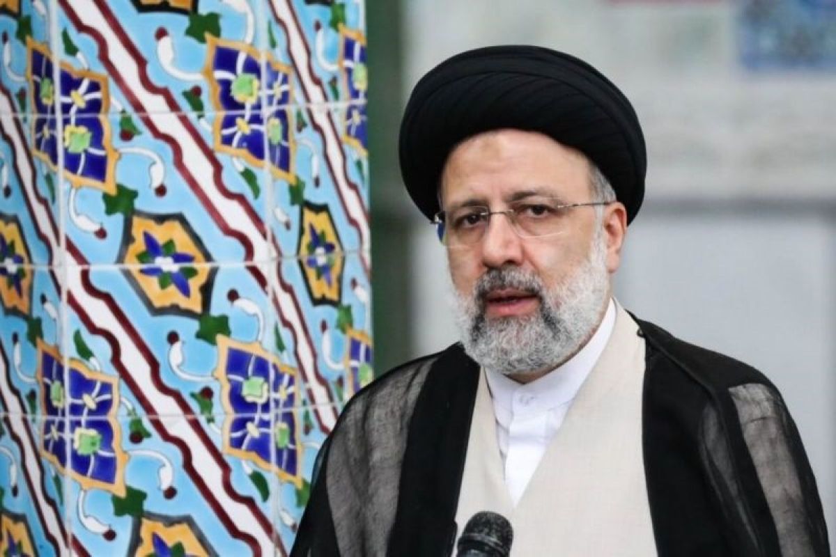 Presiden Iran Ebrahim Raisi  dipastikan meninggal dunia dalam kecelakaan helikopter