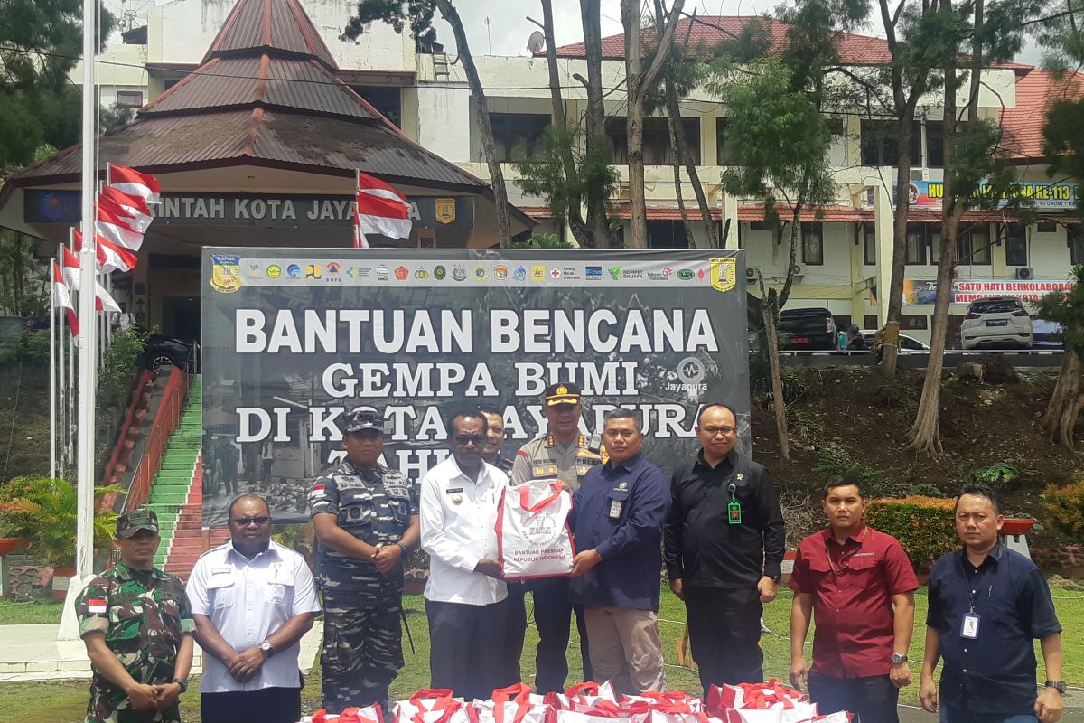 Presiden salurkan 2.000 paket bahan pokok bagi korban gempa Jayapura