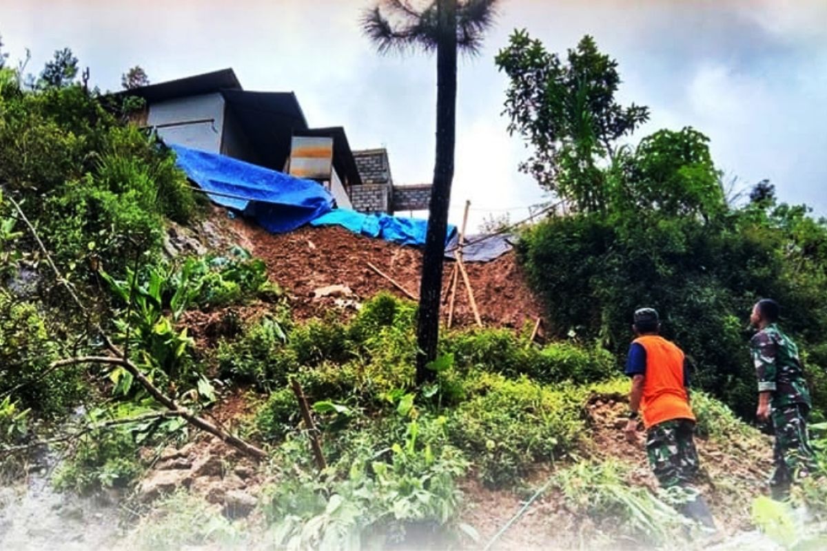 Lima orang luka akibat longsor di jalan nasional Trenggalek-Ponorogo