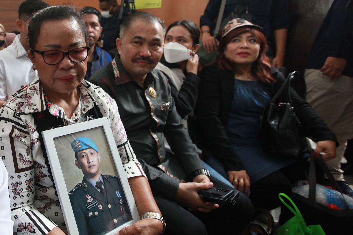 Orangtua laporkan hilangnya ATM, ponsel dan laptop Brigadir J ke polisi