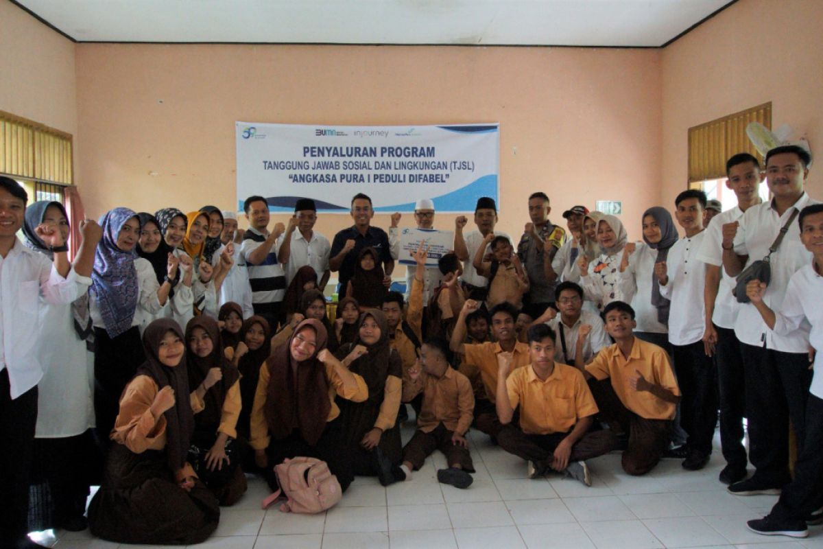 Bandara Lombok memberikan bantuan dana bagi sekolah difabel