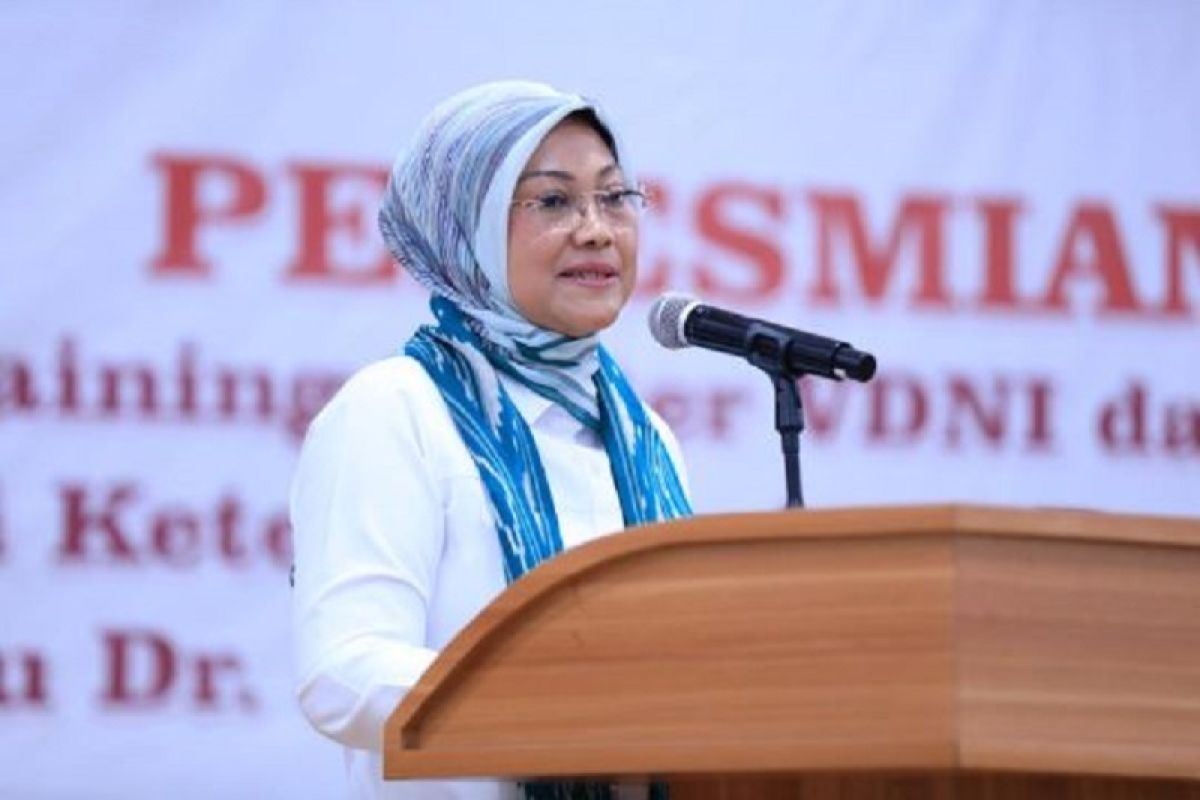 Menaker Ida Fauziyah sebut industri smelter nikel ciptakan lapangan kerja baru