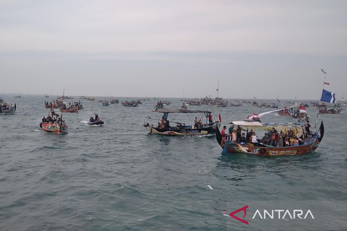 Gelombang tinggi, nelayan Jepara pilih tak melaut