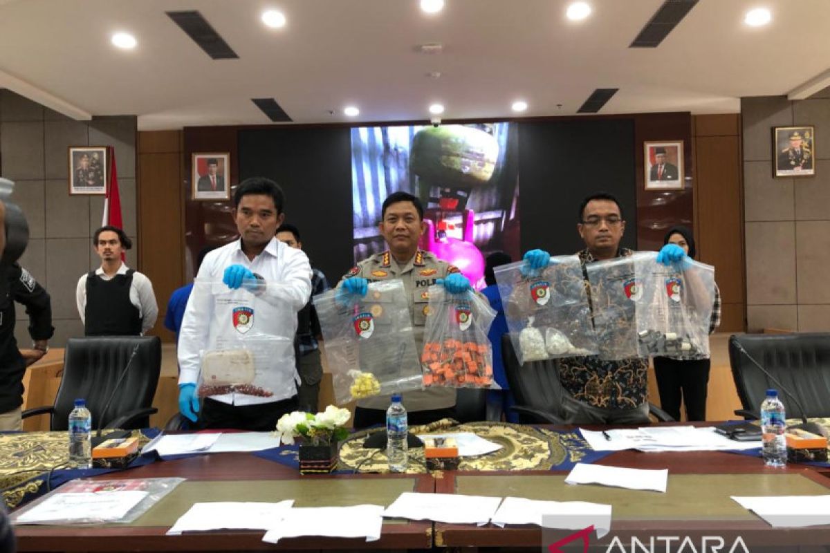 Polda Sumbar ungkap kasus pengoplosan gas bersubsidi di Padang