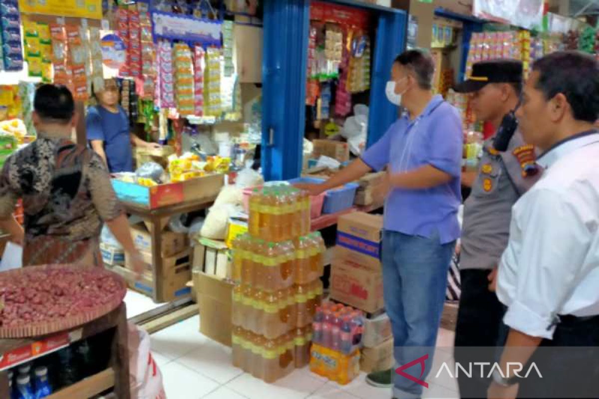 Pemkab Magelang awasi penyaluran "MinyaKita" di pasar  tradisional