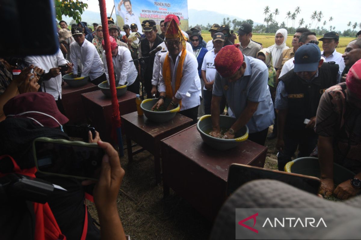 Mentan ajari petani di Sigi cara membuat pupuk organik Biosaka