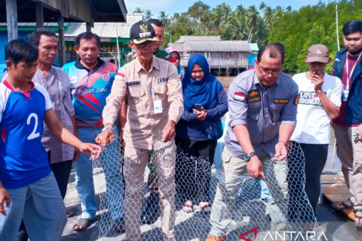 Pemprov Kepri serahkan bantuan alat tangkap ikan di Natuna