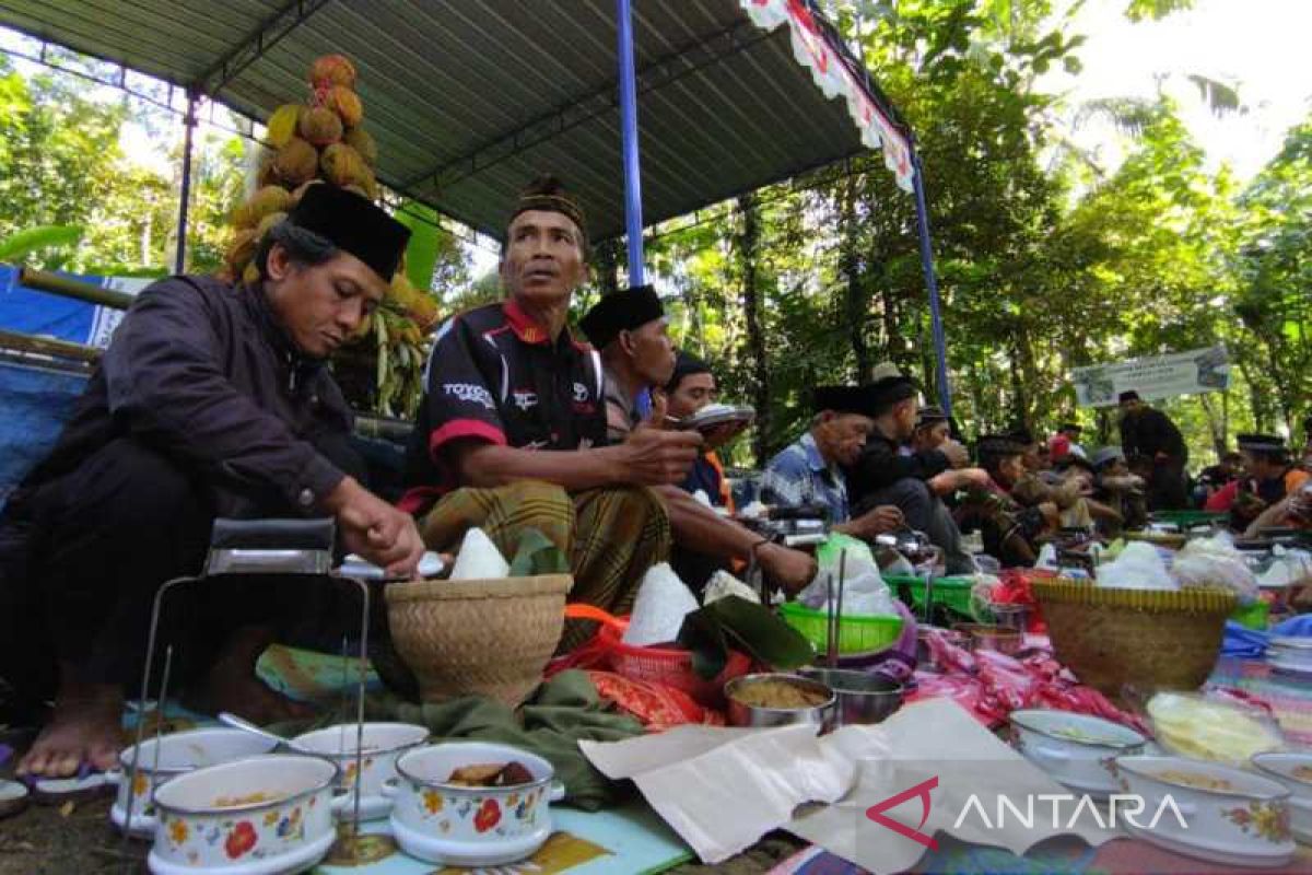 Panen durian, masyarakat Temanggung gelar tradisi "wiwit durian"