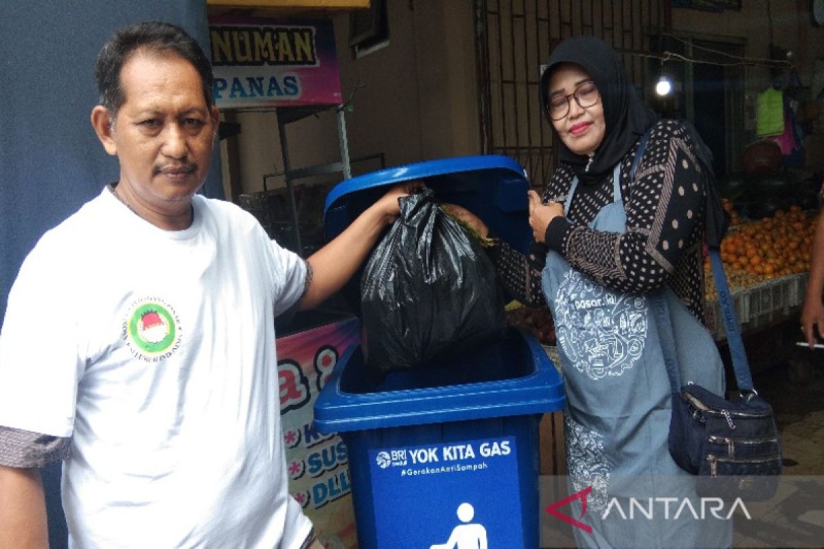 Mengubah sisa sampah menjadi  duit