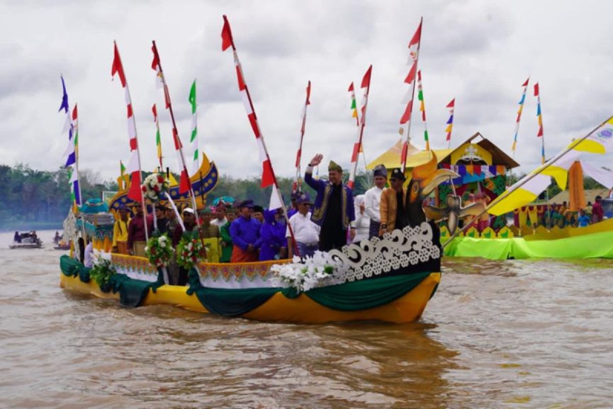 Bupati Kapuas Hulu ajak masyarakat perkuat kerukunan beragama