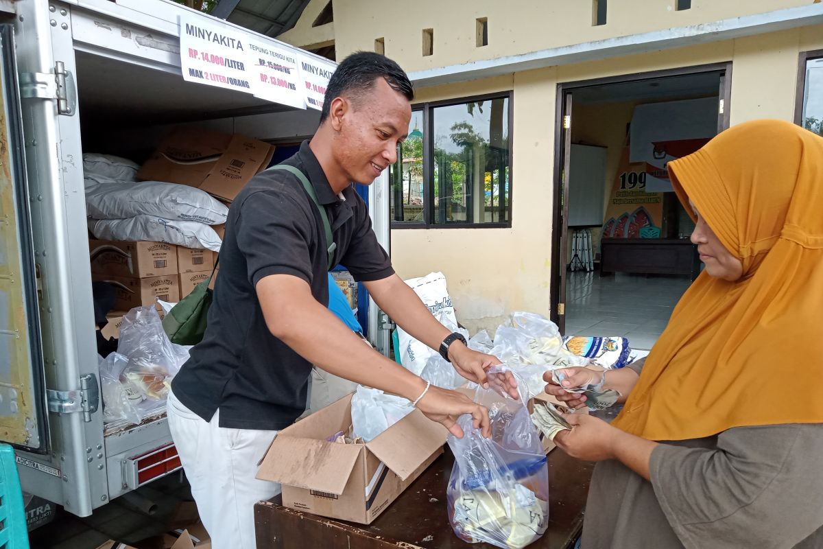 Disdag Mataram menggelar pasar sembako murah sambut Ramadhan