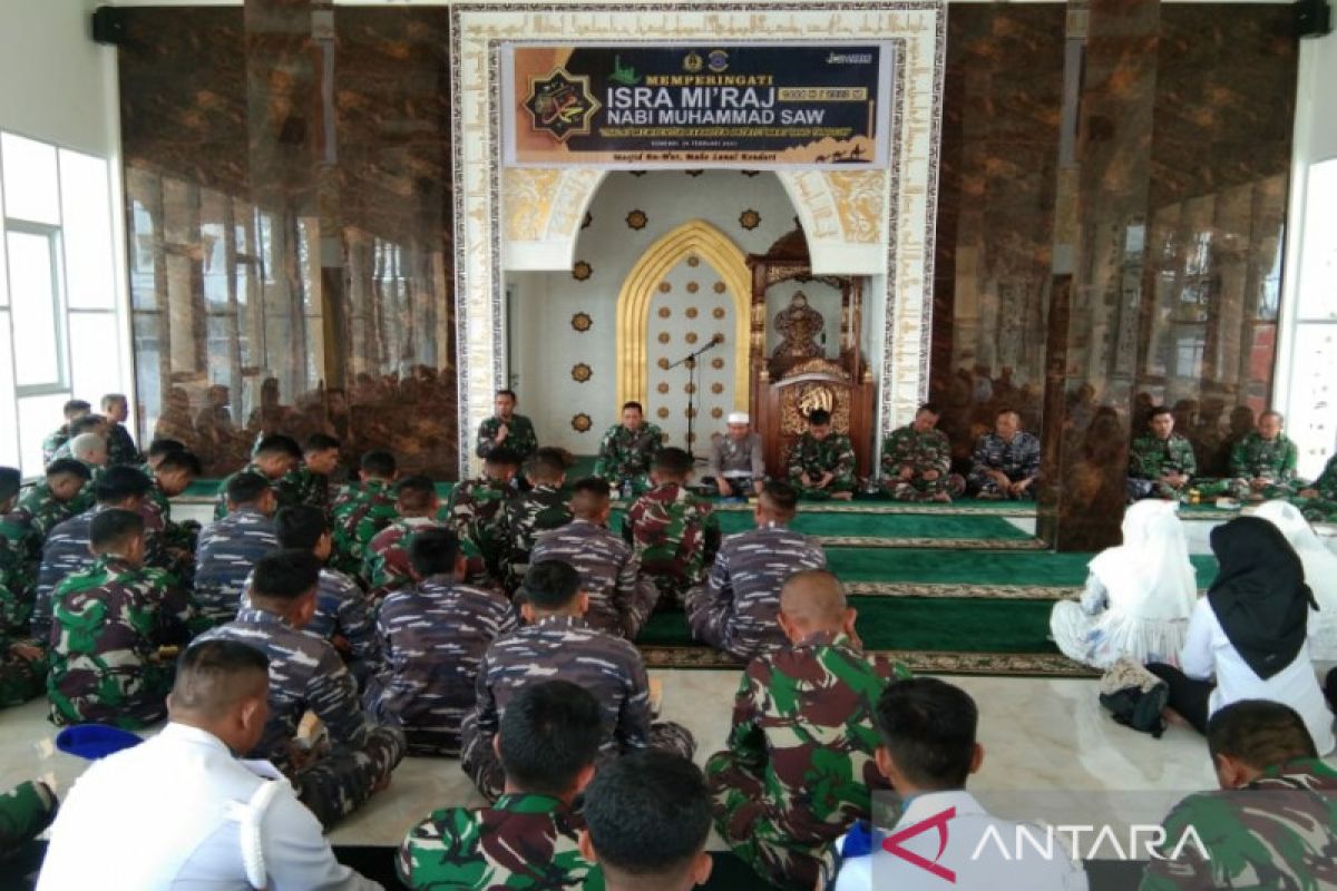 Danlanal Kendari harap Isra Mi'raj bentuk prajurit tangguh dan beriman