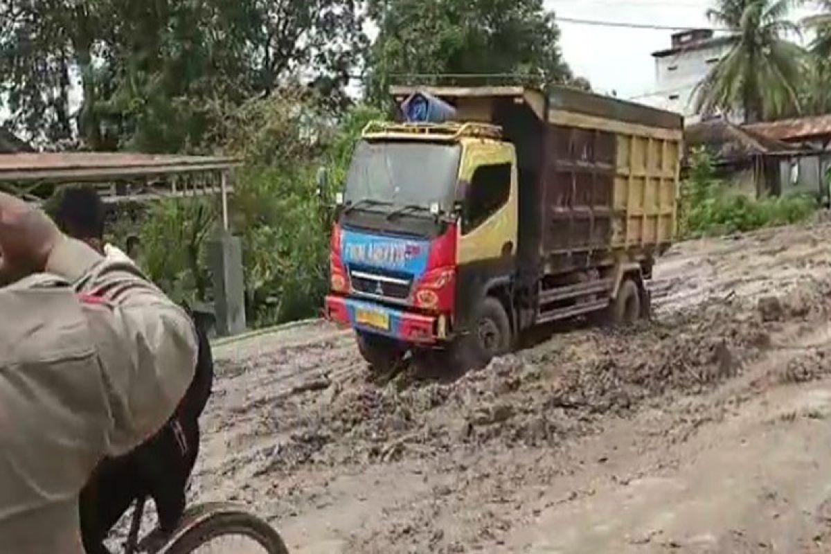 Persulit kendaraan, pengerjaan jalan Buntok-Kalahien perlu dievaluasi