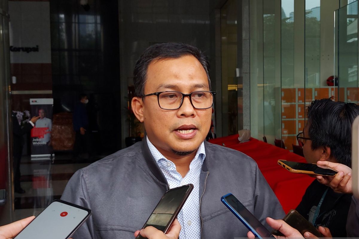 KPK periksa Kepala Divisi Keuangan PT Amarta Karya