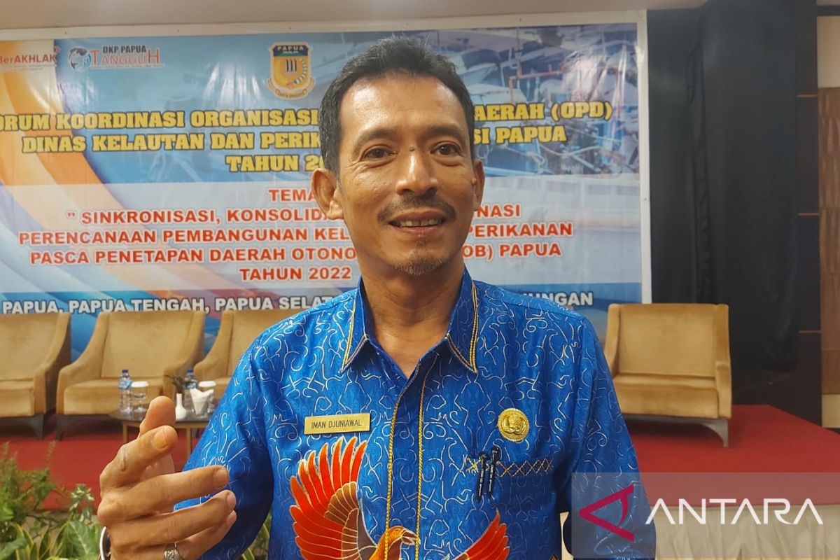 Pemprov Papua ajak warga membersihkan sampah plastik di wilayah perairan