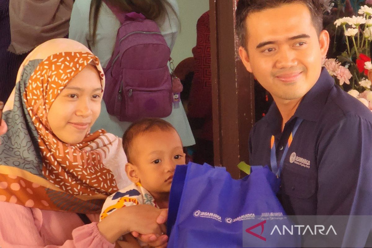 Jasa Marga salurkan bantuan untuk tekan angka stunting di  Semarang