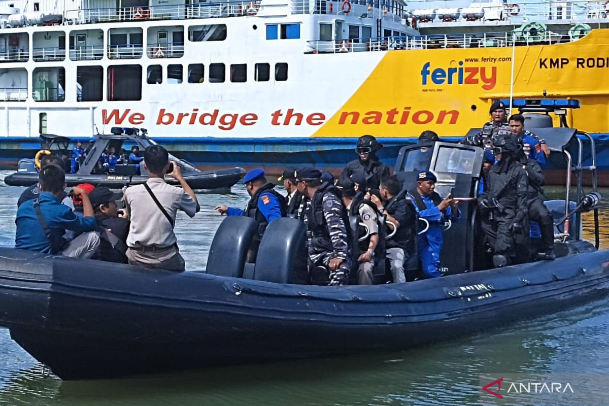 Tim keamanan maritim memantau situasi empat pelabuhan di Lombok