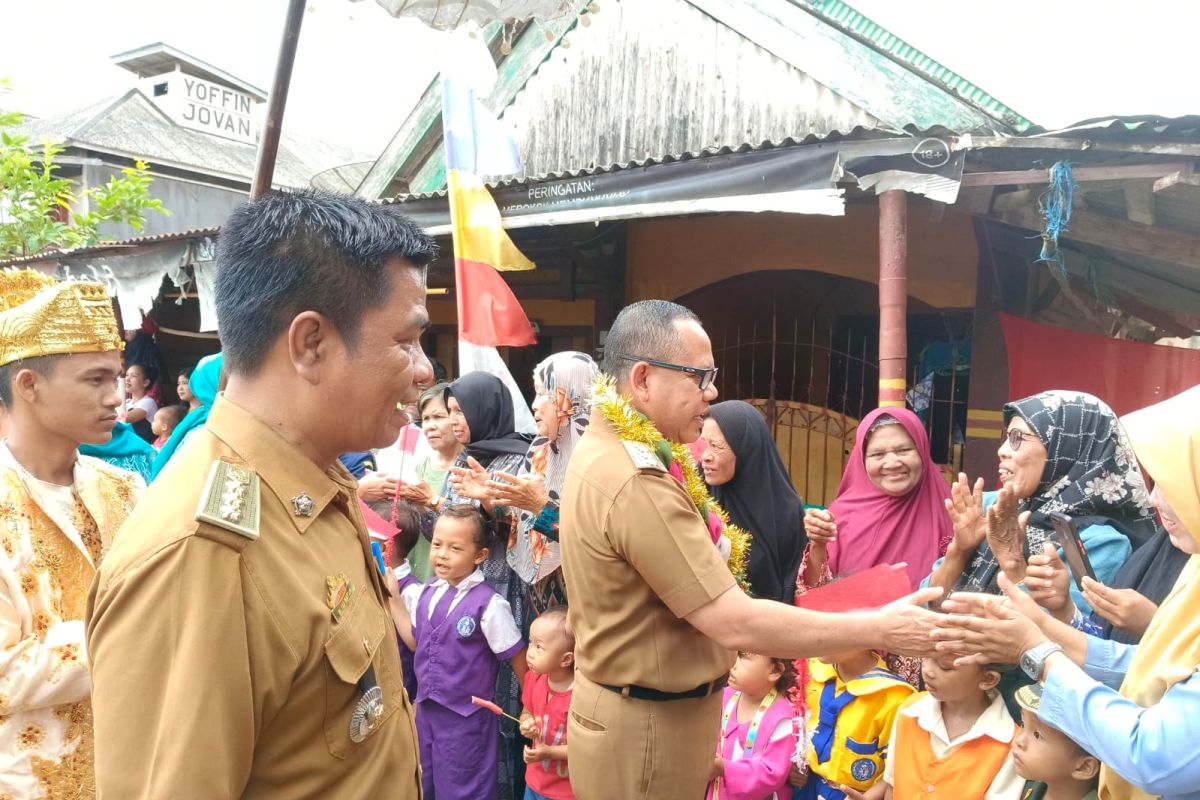 Penjabat Bupati Mesuji bagikan bantuan guru ngaji hingga penanganan stunting