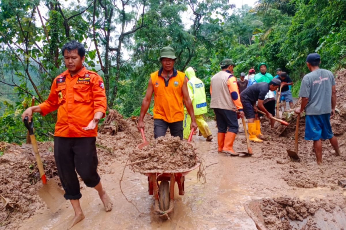 Longsor landa tiga desa di Kudus