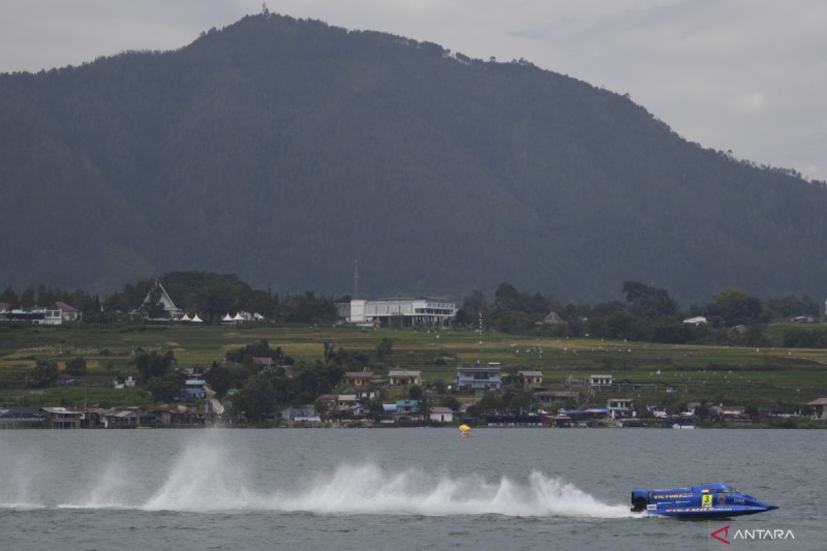 Pesawat terbang laut pertama kali mendarat di Danau Toba