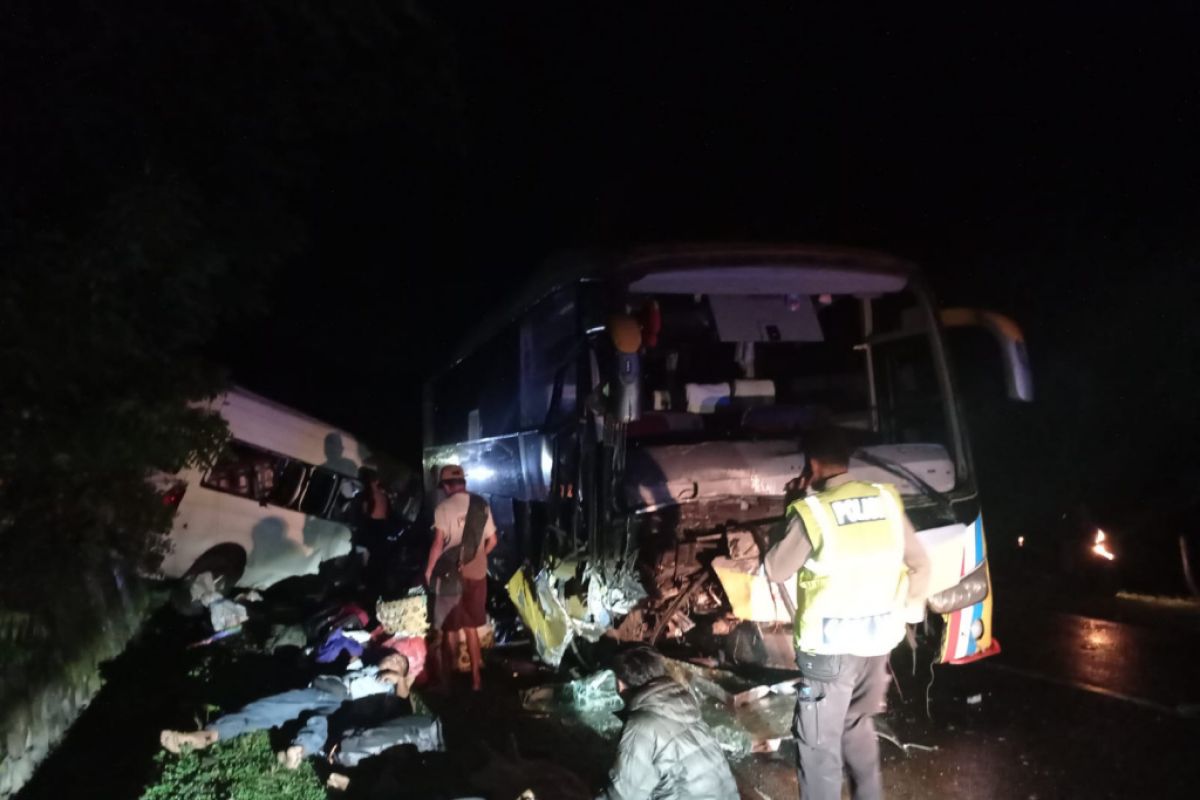 Polda NTB olah TKP kecelakaan di Sumbawa Barat