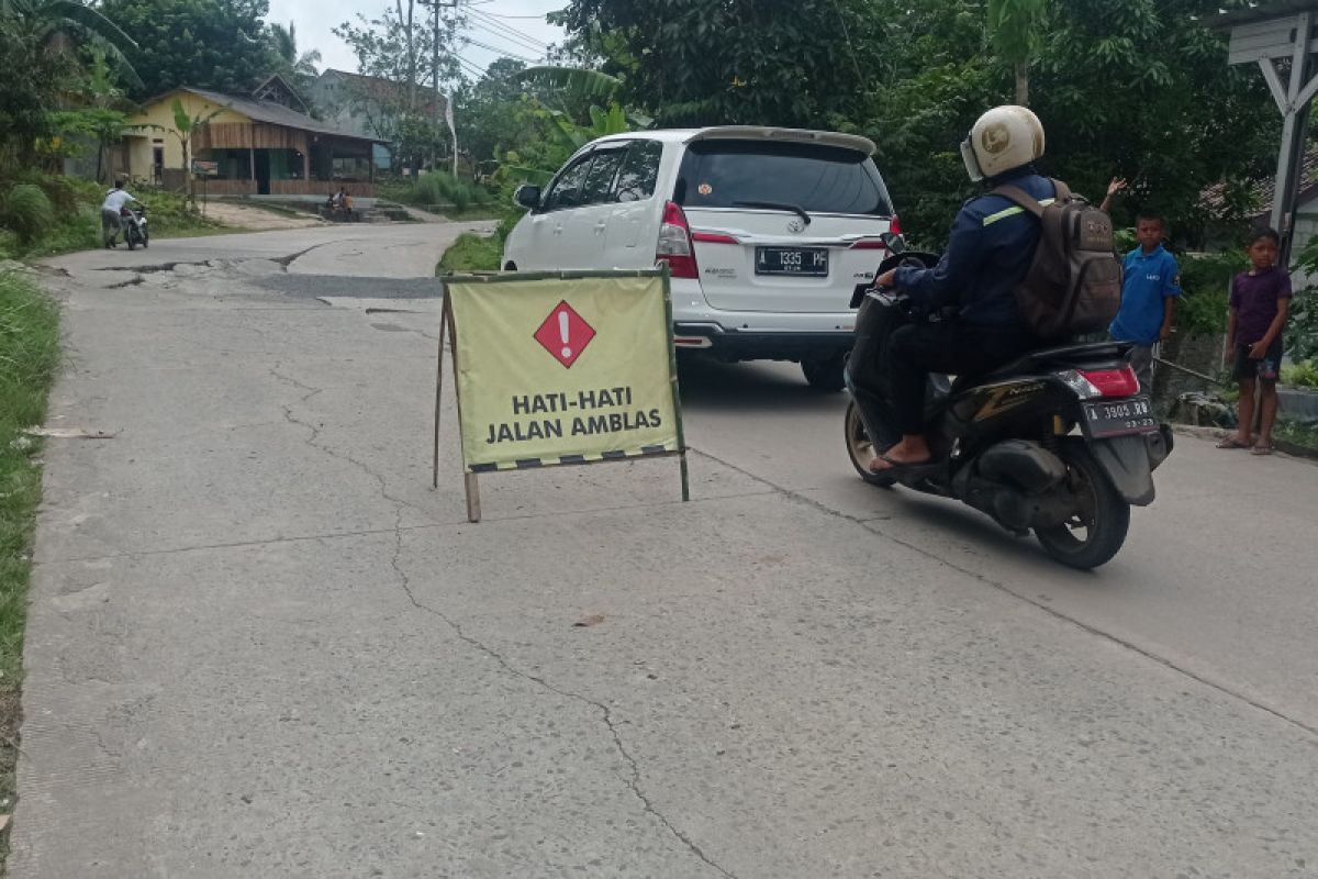 BPBD Lebak imbau pengendara waspada jalan ambles