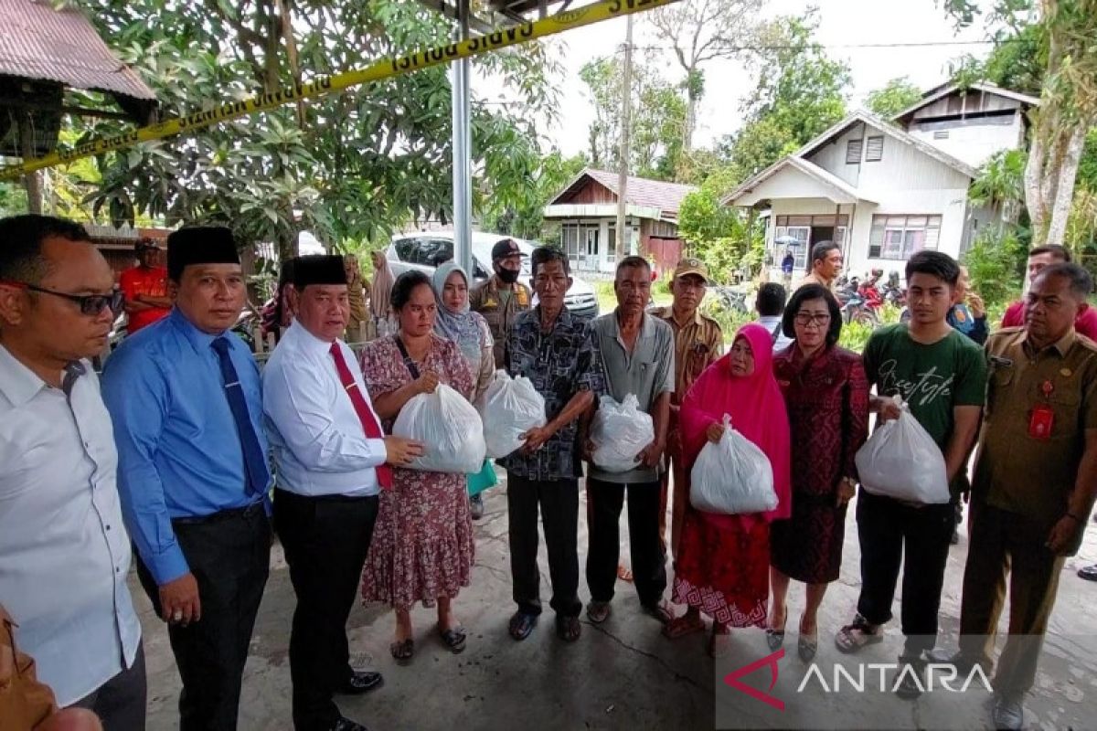 Bupati Kotim serahkan bantuan untuk korban kebakaran