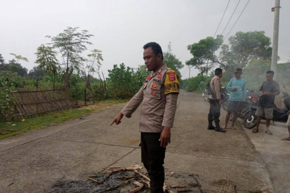 Seorang pemuda di Bima tega tebas pamannya hingga luka parah