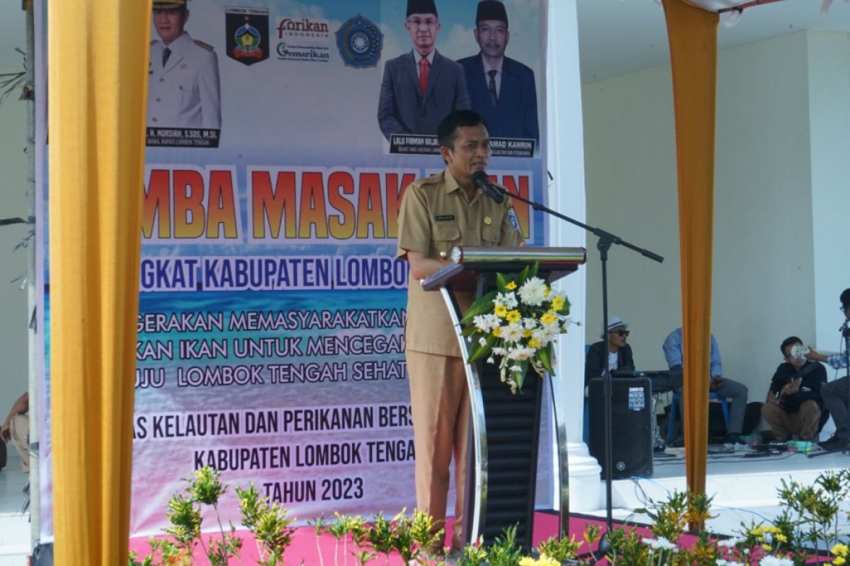 Bupati Lombok Tengah mengajak warga gemar makan ikan