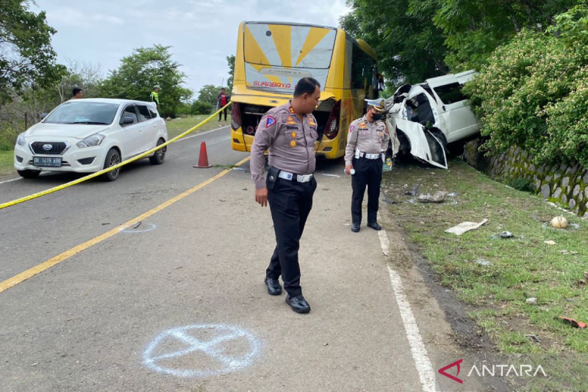 Sopir bus Surabaya Indah sudah menyerahkan diri