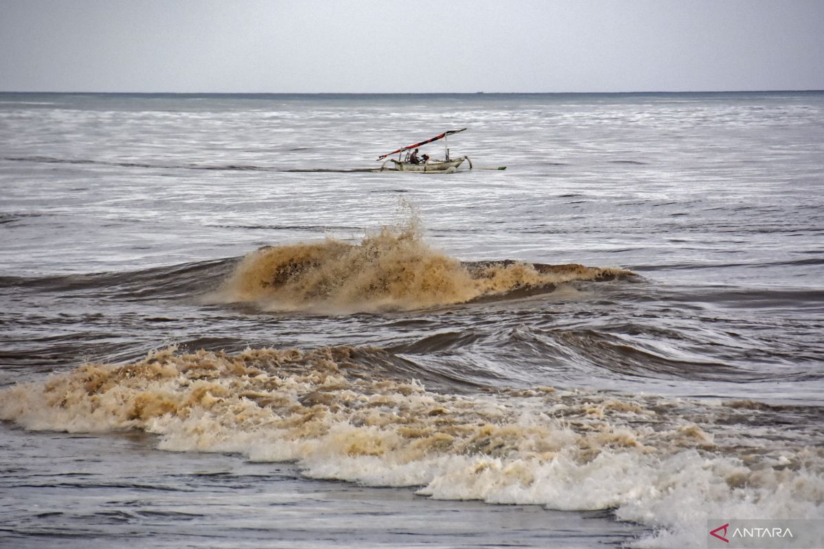 Gelombang laut tinggi perairan NTB bisa capai dua meter