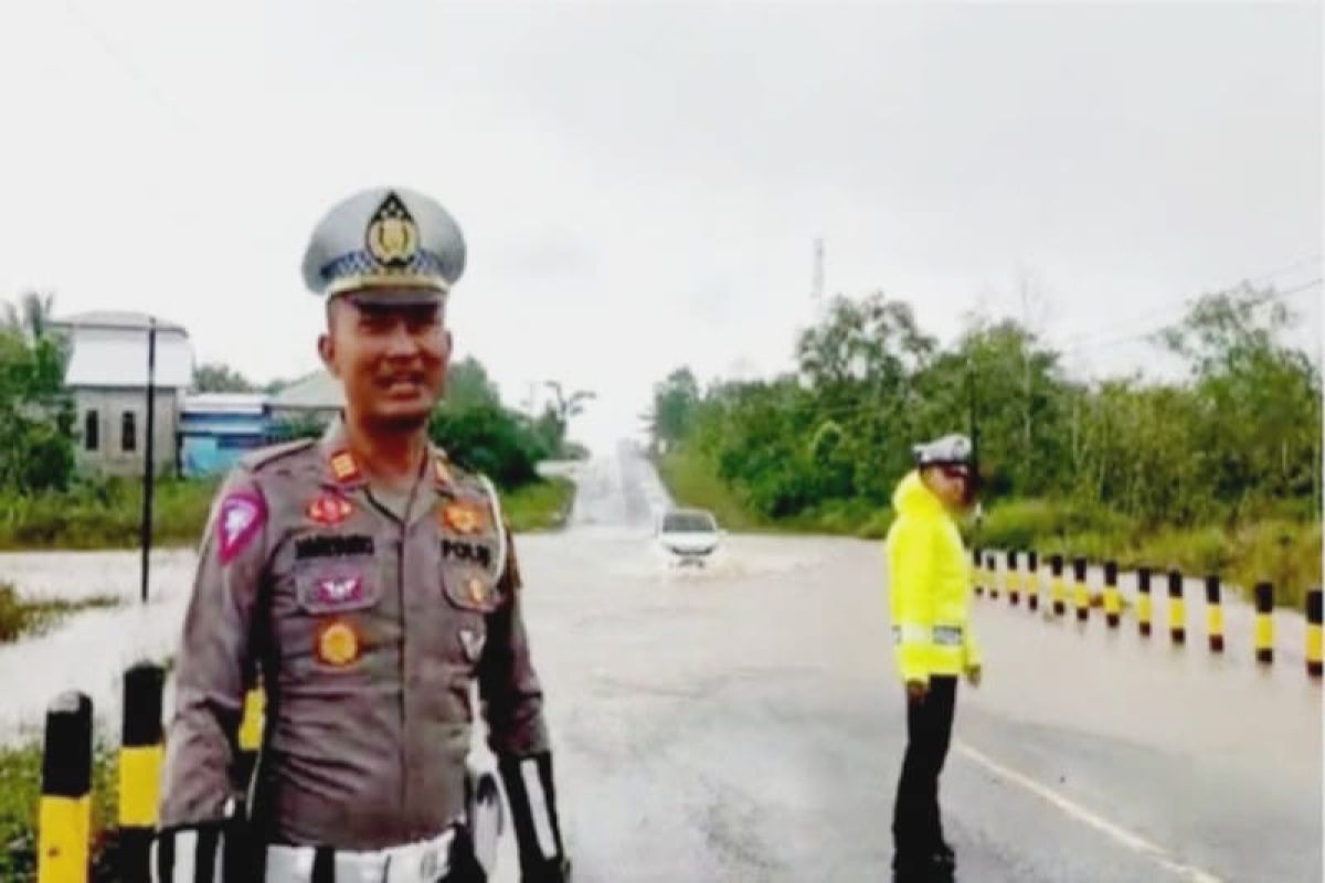 Jalan Tjilik Riwut km 18 Hampalit dilanda banjir