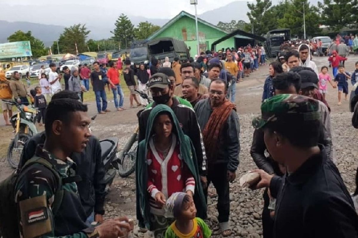 Penjabat Gubernur Papua Pegunungan tinjau pengungsi di Kodim 1702 Jayawijaya