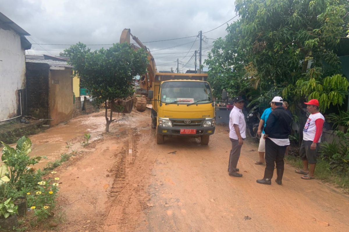 Pemkot Batam kerahkan alat berat untuk atasi dampak banjir