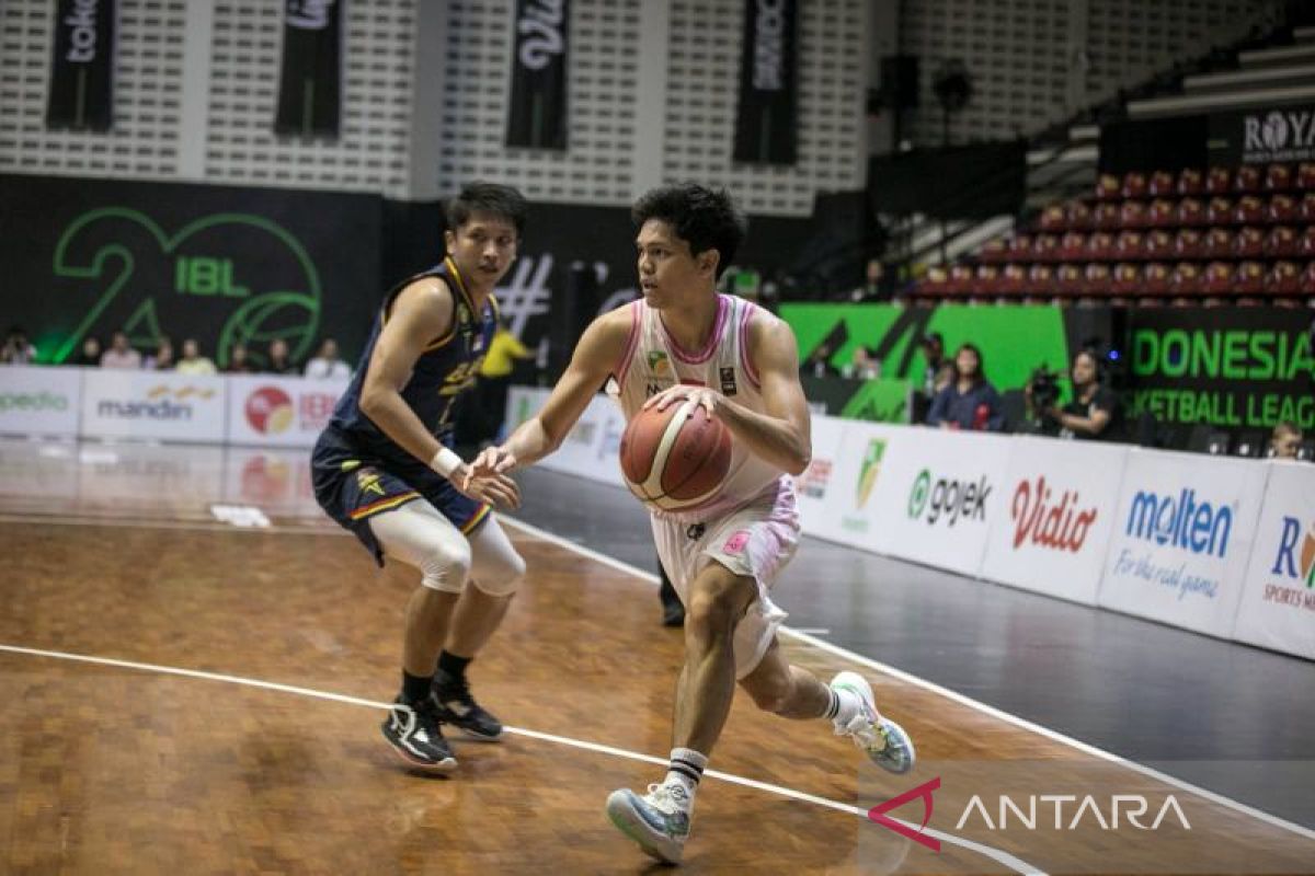 West Bandits Solo kembali menang atas Elang Pasific  74-63