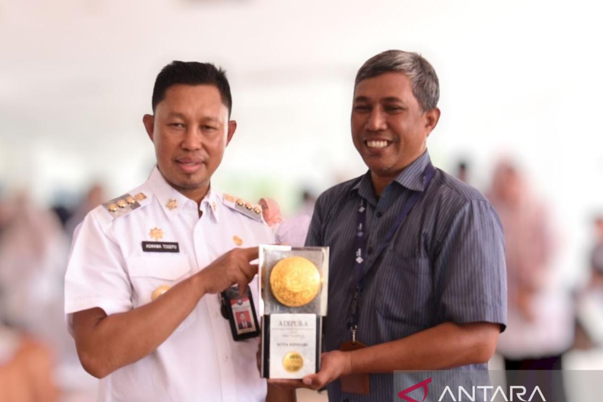 Pemkot dedikasikan Piala Adipura untuk masyarakat Kota Kendari