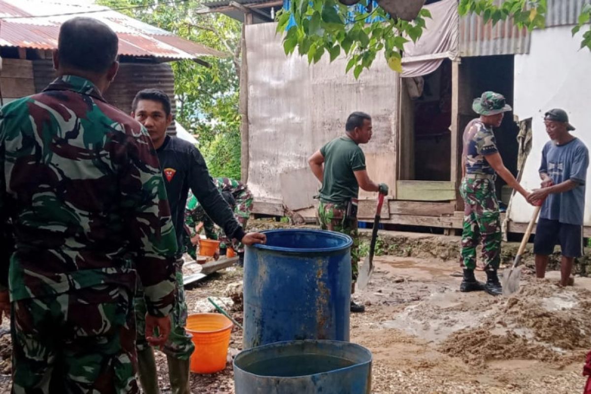 Kodim Buton rehab rumah milik seorang buruh pasir di Kapontori