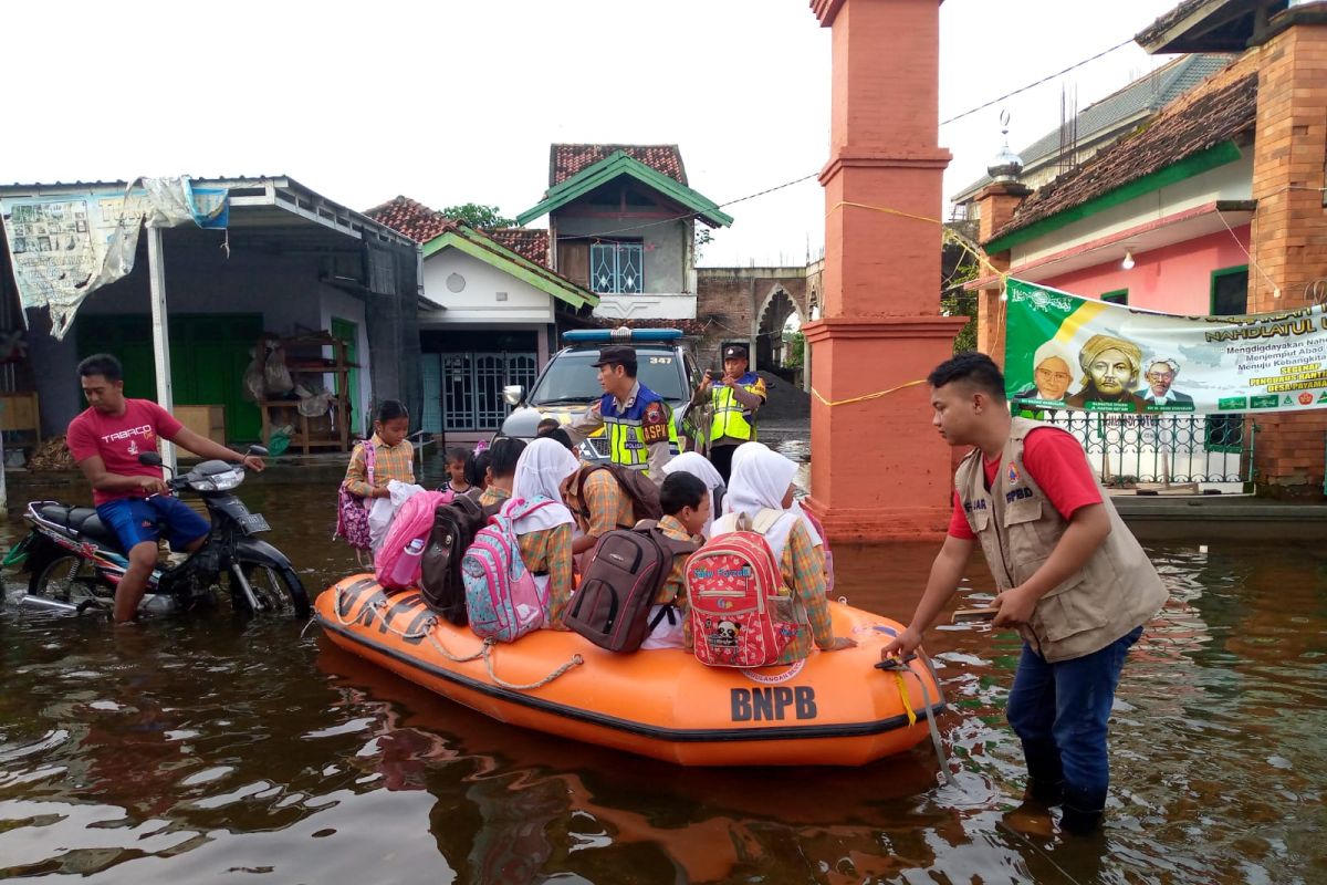 Jumlah warga yang mengungsi akibat banjir di Kudus  bertambah