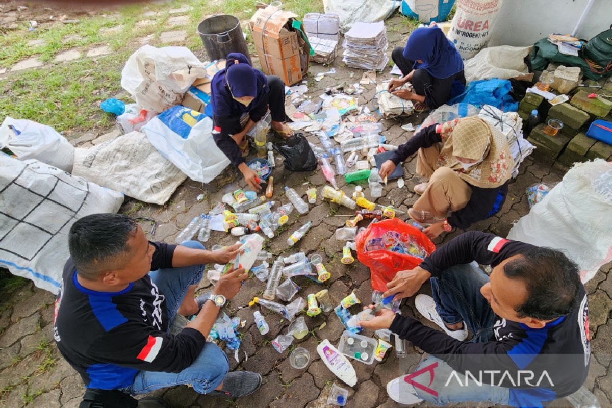 Kampung Pilah Sampah, lingkungan bersih uang pun hadir