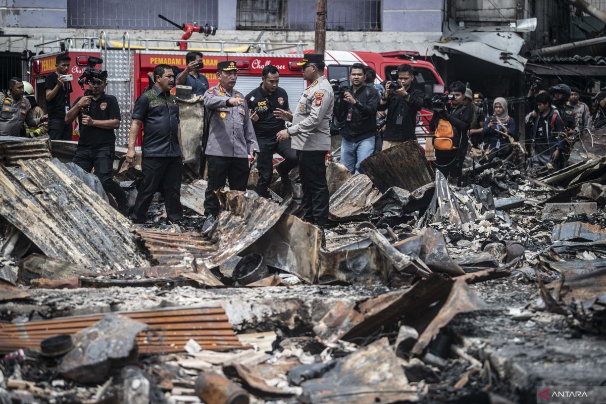 Polisi terjunkan anjing pelacak cari korban kebakaran DPO Pertamina Plumpang