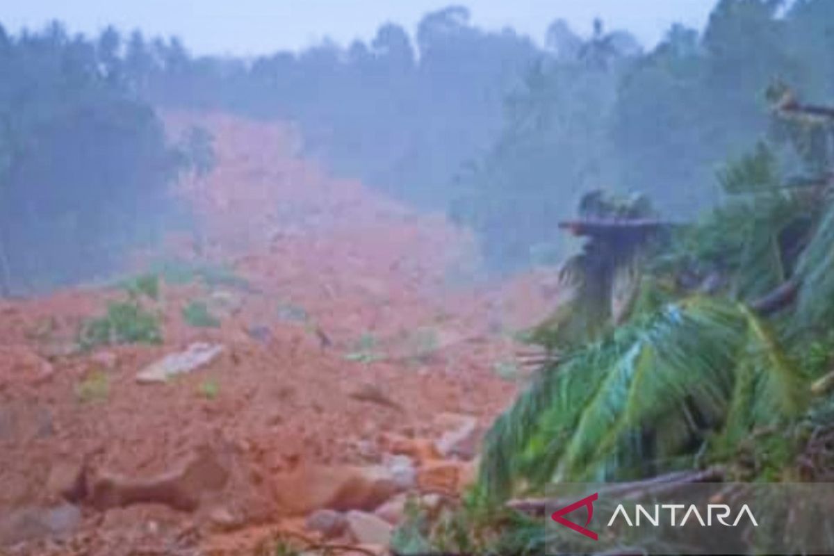 BPBD Natuna imbau warga jauhi area longsor di Desa Air Nusa