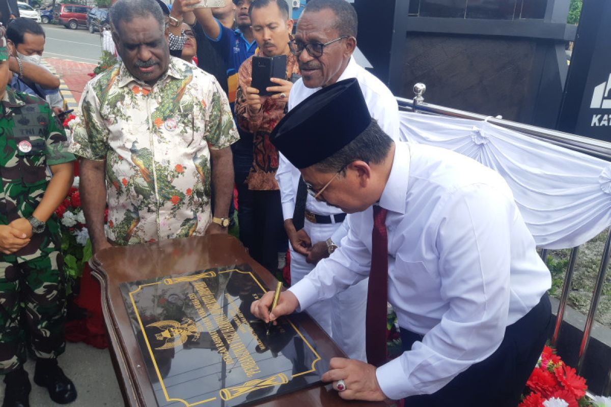 Wakil Menteri Agama meresmikan Tugu Harmoni Award Kota Jayapura