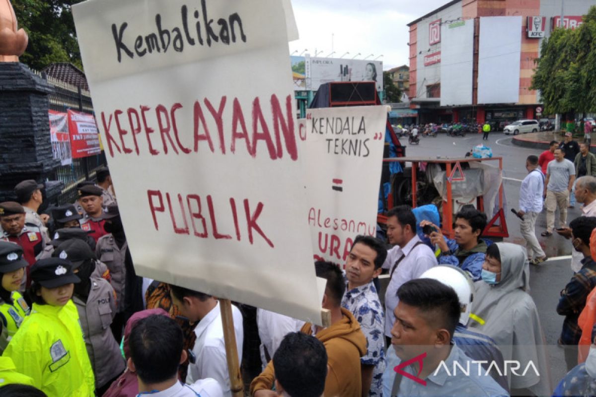 Bupati Kudus  keluarkan SK penundaan pelantikan perangkat desa