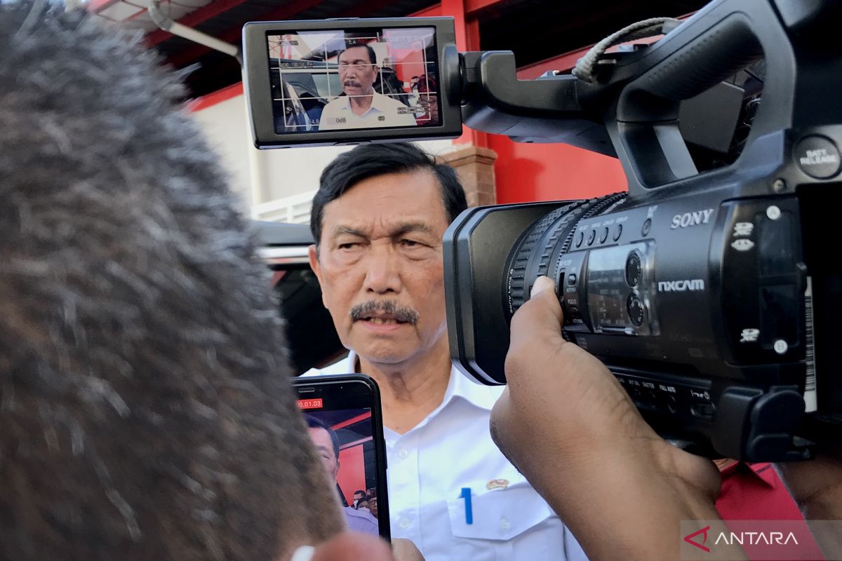 Dinilai ganggu ketertiban, Luhut sebut Bali tidak butuh turis nakal