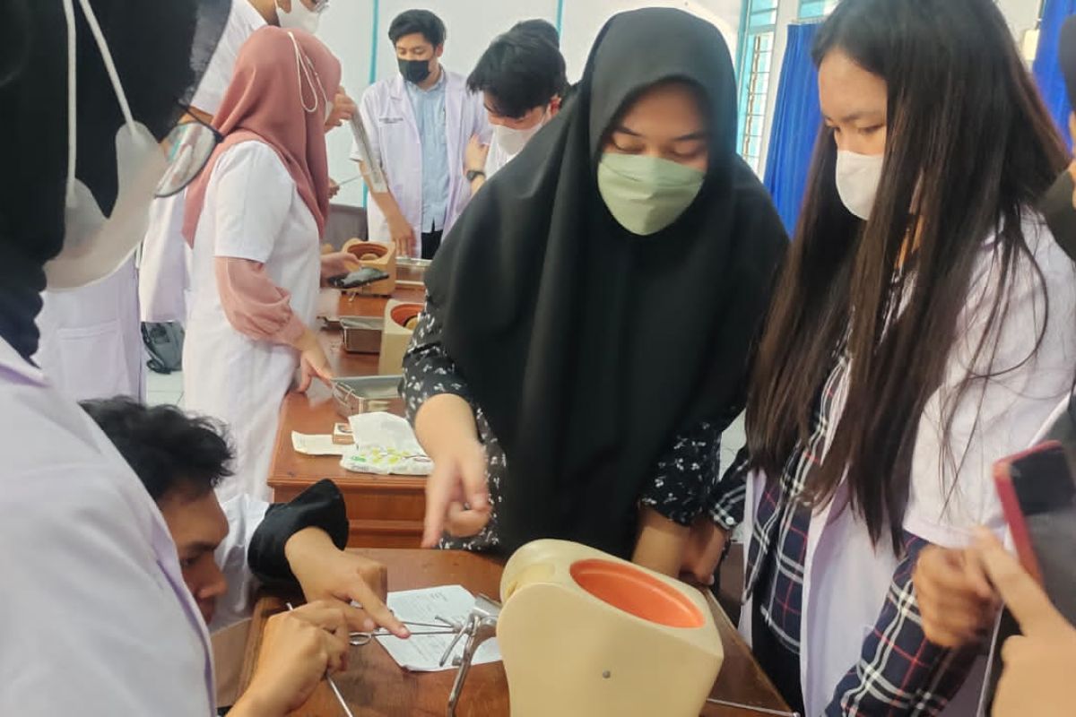 BKKBN Sulut fasilitasi keterampilan klinik dasar mahasiswa kedokteran