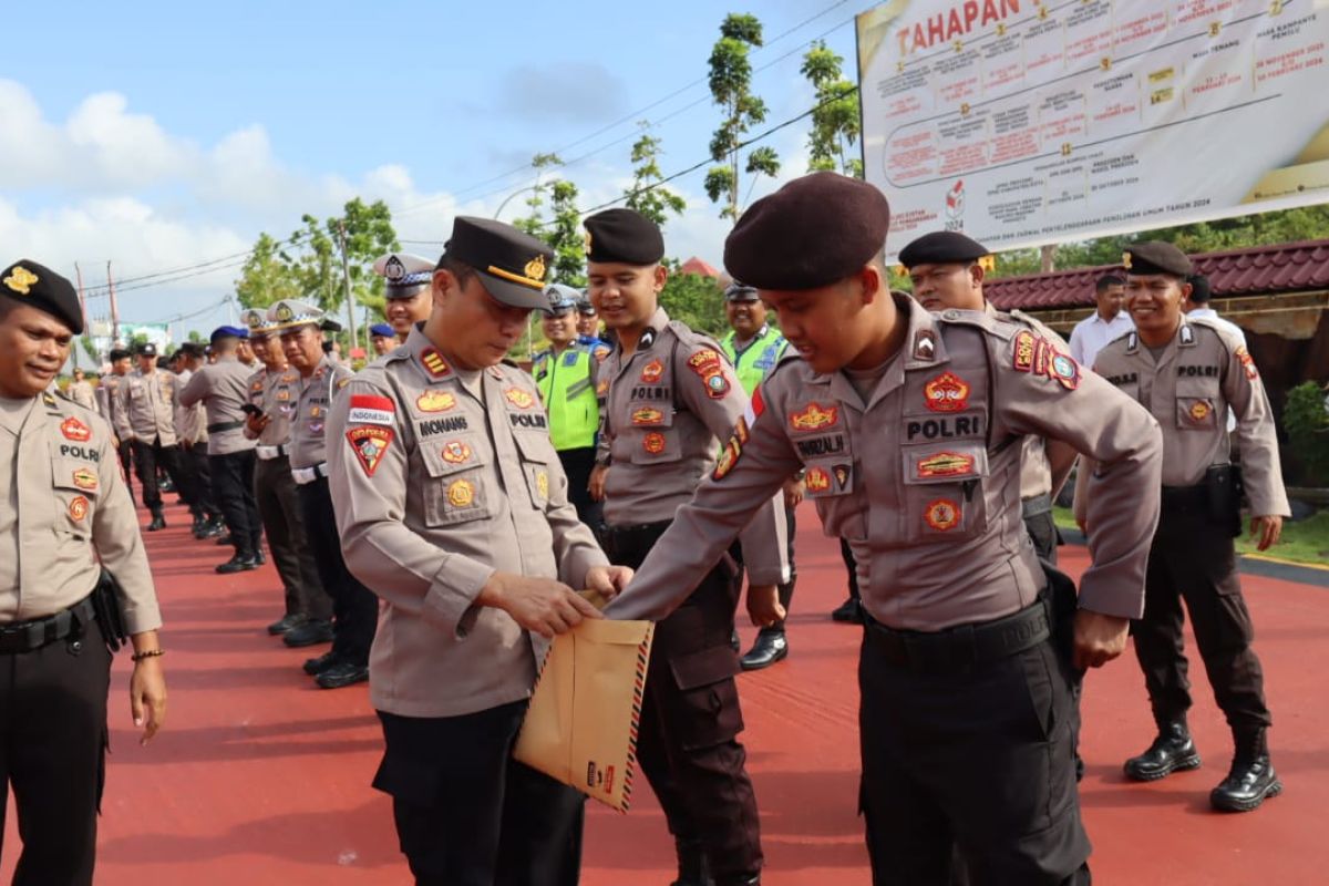 Polres Bintan galang dana dan salat ghaib untuk korban longsorSerasan Natuna